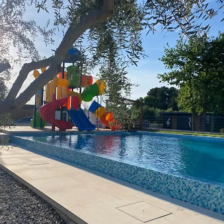 Mobilheim-pia Superb, Mit Pool, Fuer Familien Mit Kindern Apartment Banjole