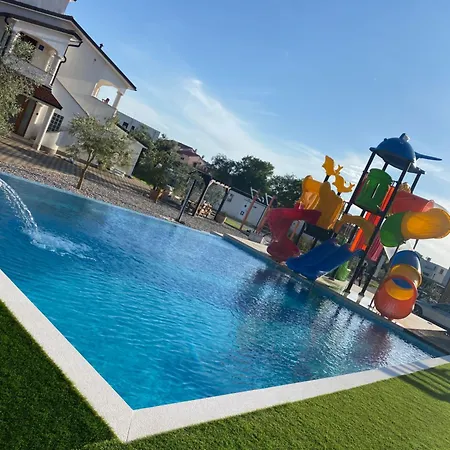Mobilheim-pia Superb, Mit Pool, Fuer Familien Mit Kindern Apartment Banjole