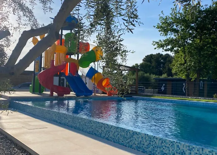 Mobilheim-pia Superb, Mit Pool, Fuer Familien Mit Kindern Lejlighed Banjole